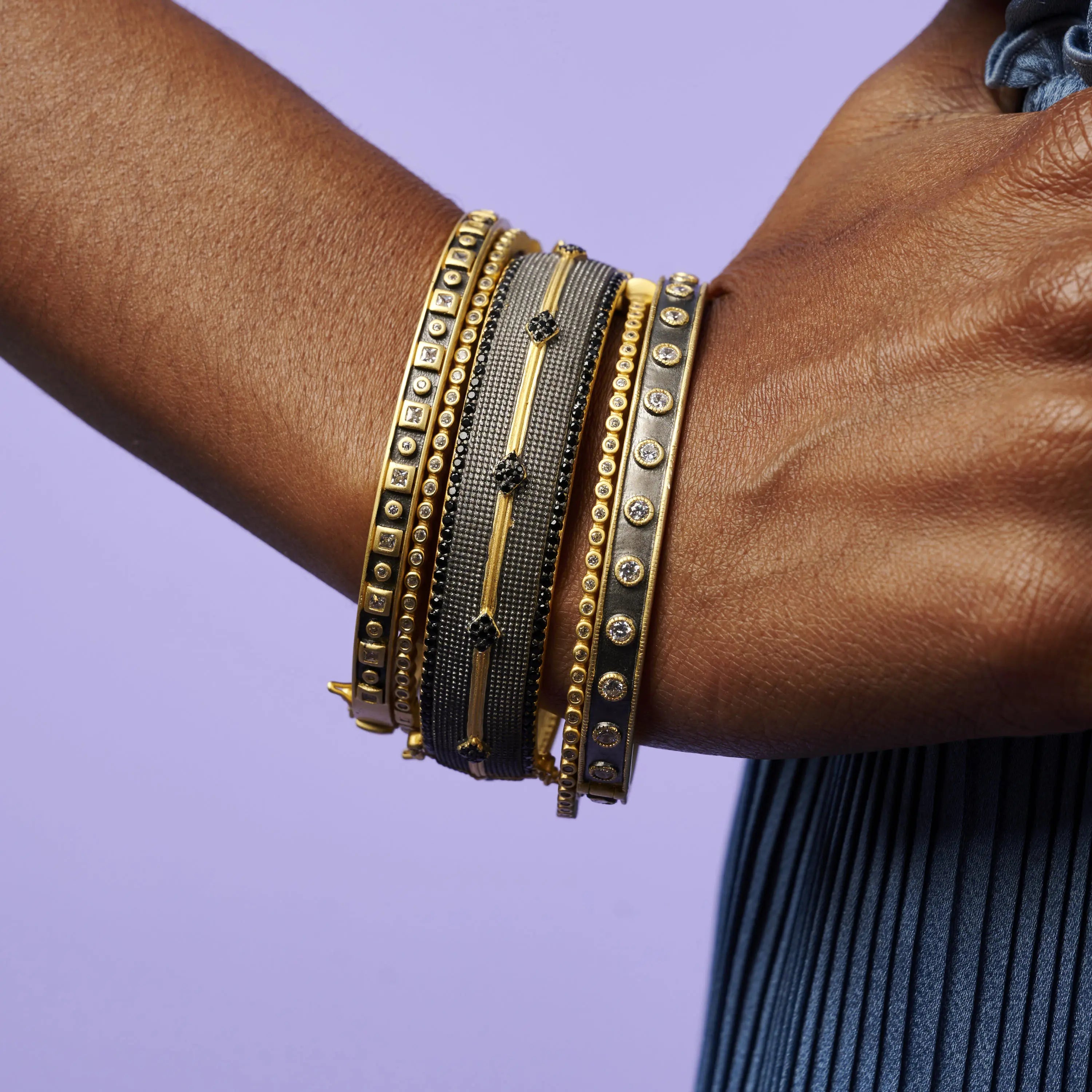 Windows of the City Hinge Bangle Signature BRACELET