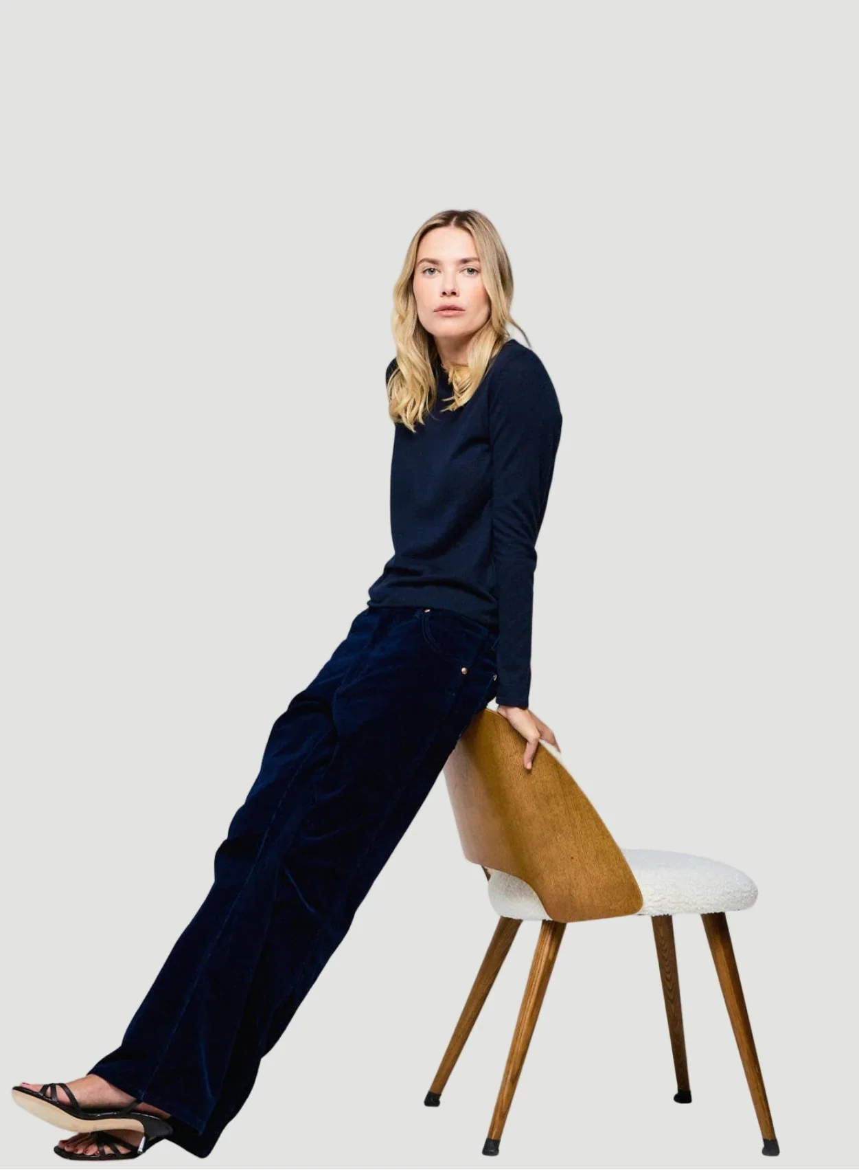 100% Machine Washable Cashmere Long Sleeve Crewneck - CREW L/S - Majestic Filatures North America