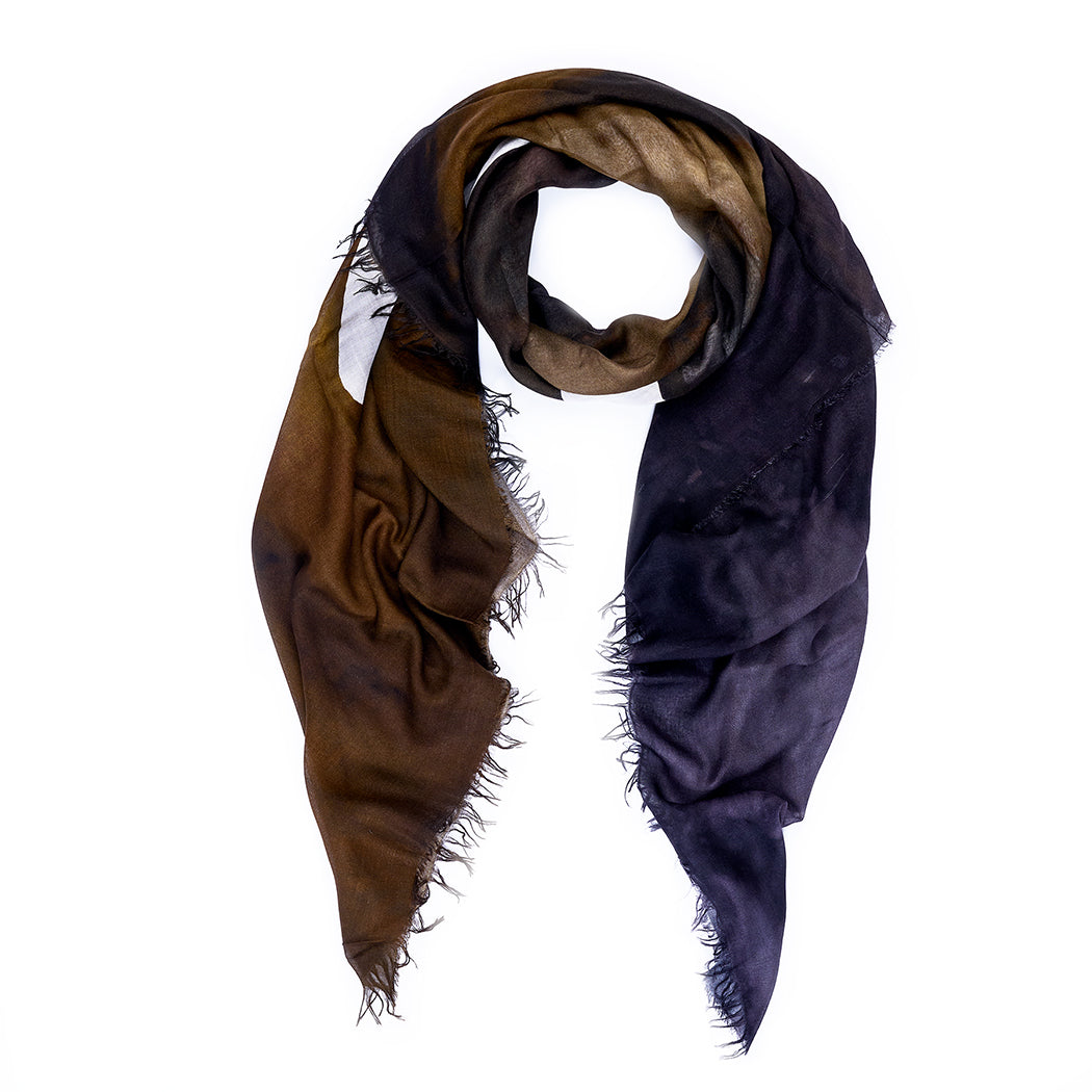 The SUZI ROHER VIE-neutrals scarf features a lightweight, fringed gradient from dark brown to black, shown in a loose loop on a white background—an elegant accessory to enliven any outfit.