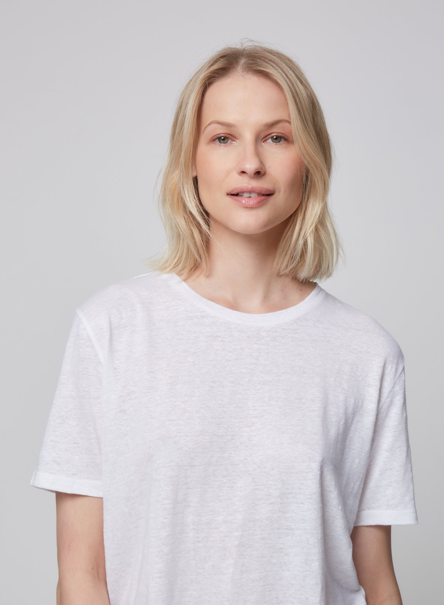 Stretch Linen Relaxed Fit Elbow Sleeve Crewneck T-Shirt - CREW ELBOW SLV - Majestic Filatures North America