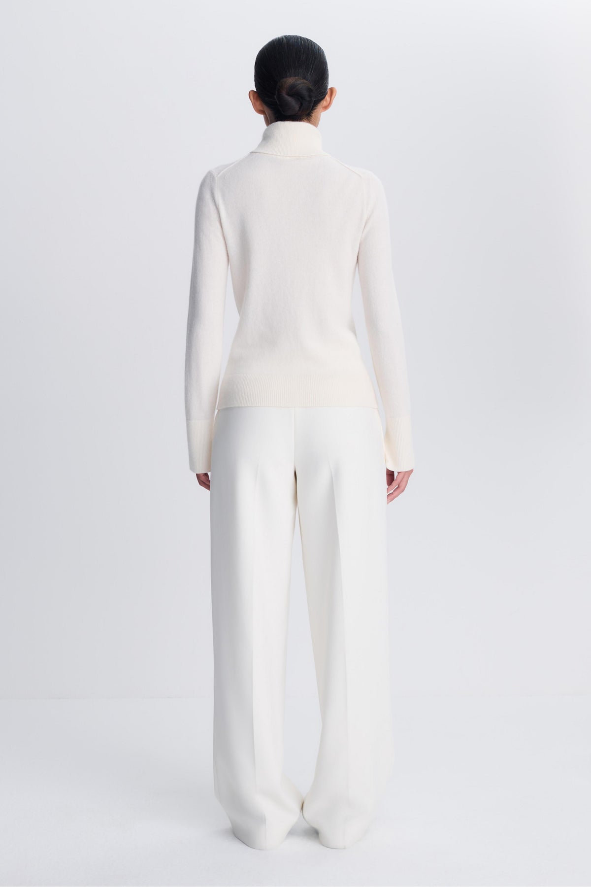 Fenwick T Neck Ivory