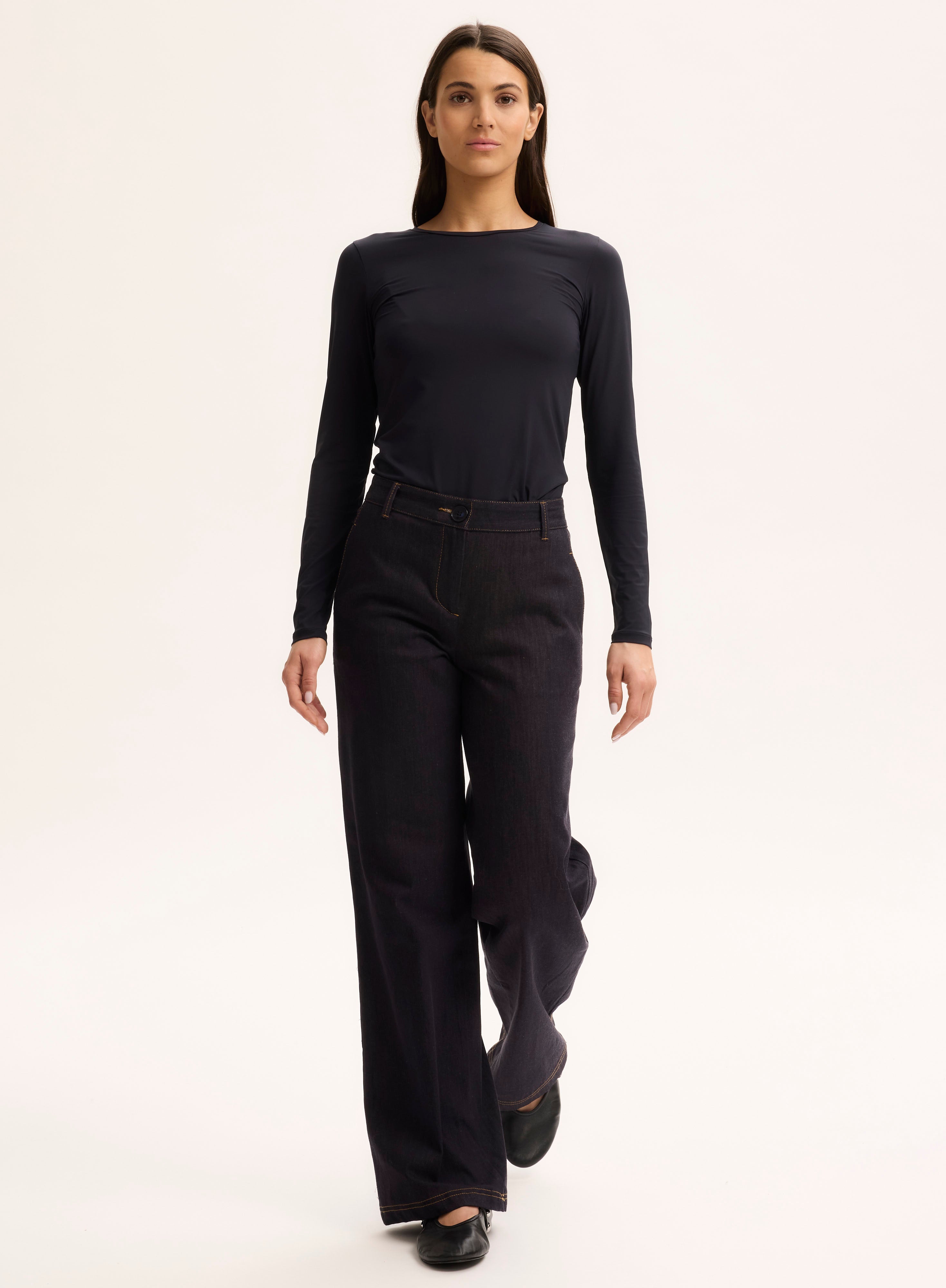 Ultra Sculpting Jersey Long Sleeve Crewneck - CREW L/S - Majestic Filatures North America