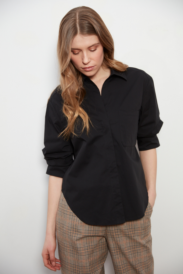 Daria, button-front shirt with ruched sleeves