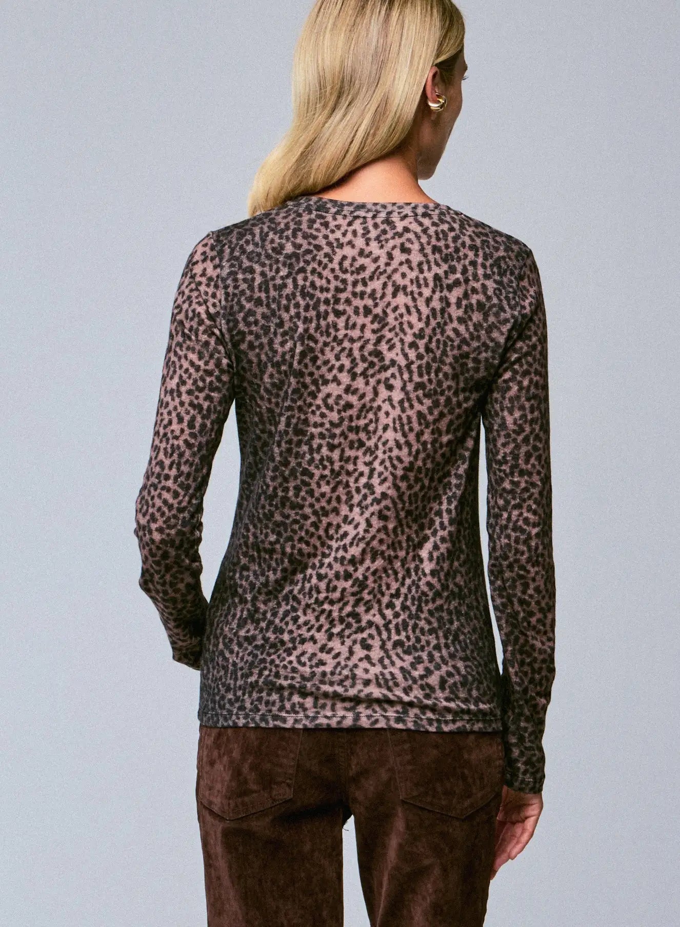 Cotton Cashmere Long Sleeve Leopard Novelty Crewneck T-Shirt - CREWNECK L/S - Majestic Filatures North America